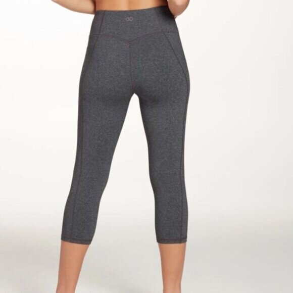 NWT Calia By Carrie Underwood Mid Rise Capri XS Gray - Picture 2 of 12